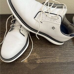 FootJoy White Oxford Shoes with Smooth Leather and Minimalist Design